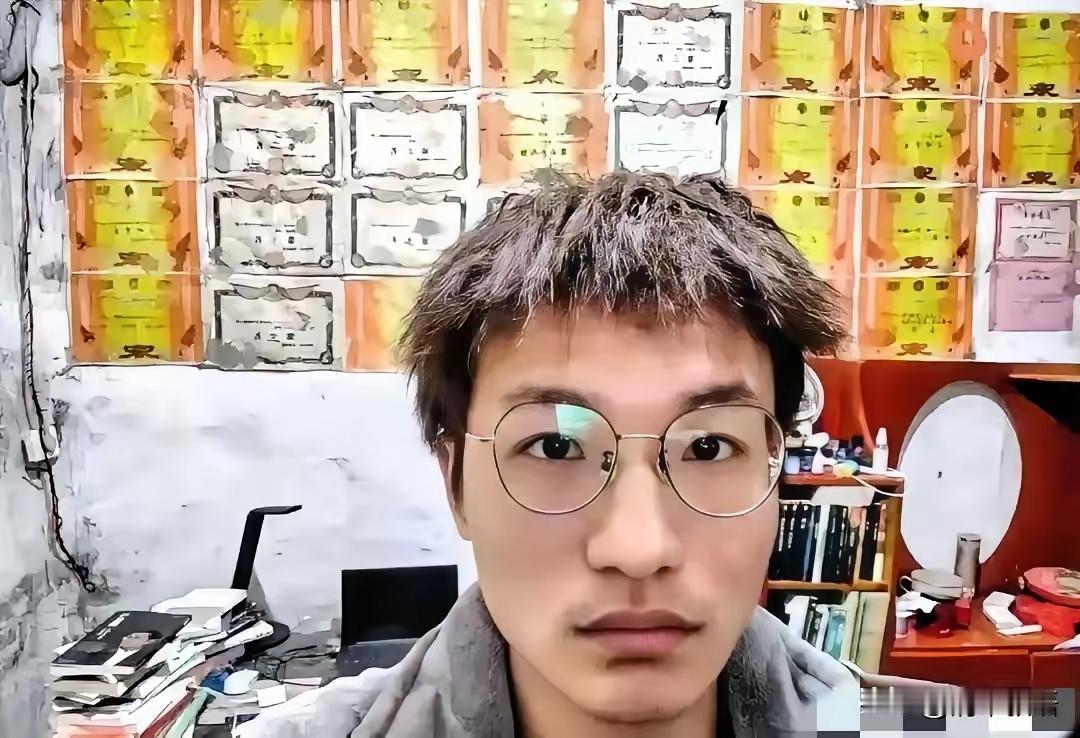[月亮]5月3日有真实报道，湖南湘西一名男生，大学毕业五年，连续五次考研全部失利