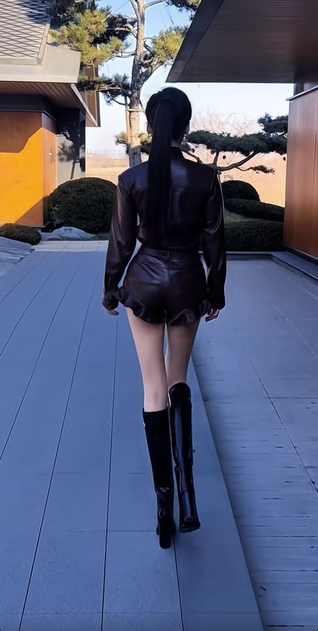 风华绝代步，月影入梦来。