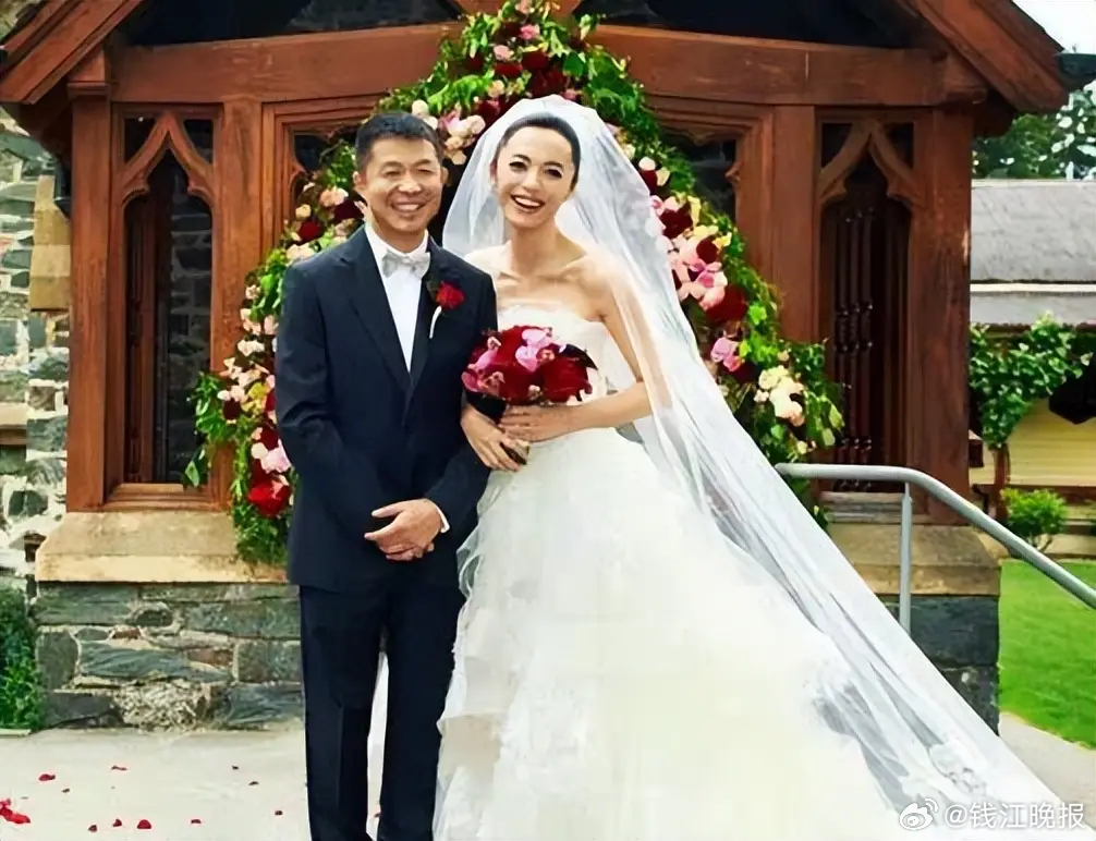 #姚晨曹郁官宣离婚姚晨什么时候结婚的#冲上热搜。据媒体资料，2012年8月15日