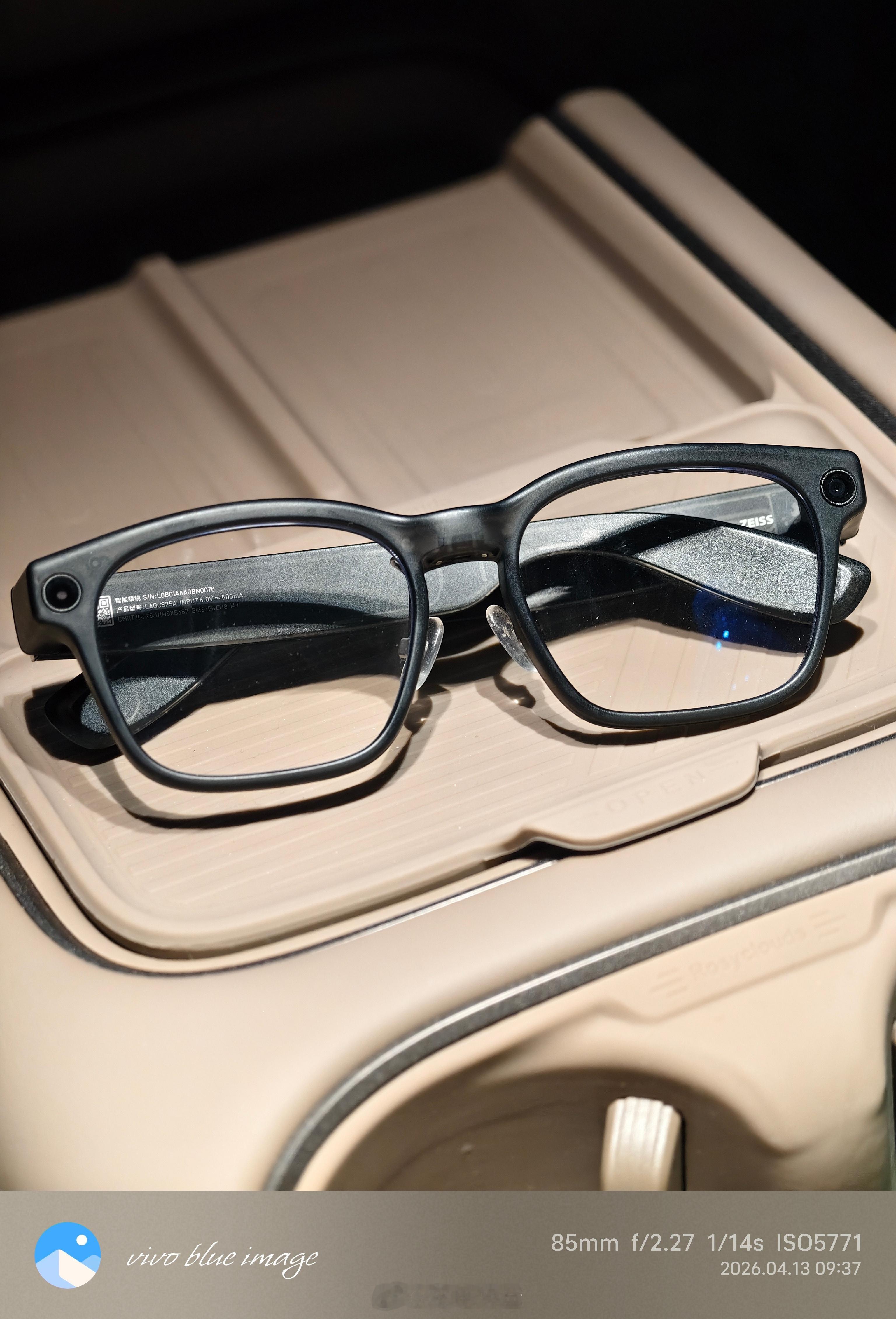 理想Livis AI眼镜真是越用越喜欢，特别是这个独立声场「头枕音响」 大爱，娃