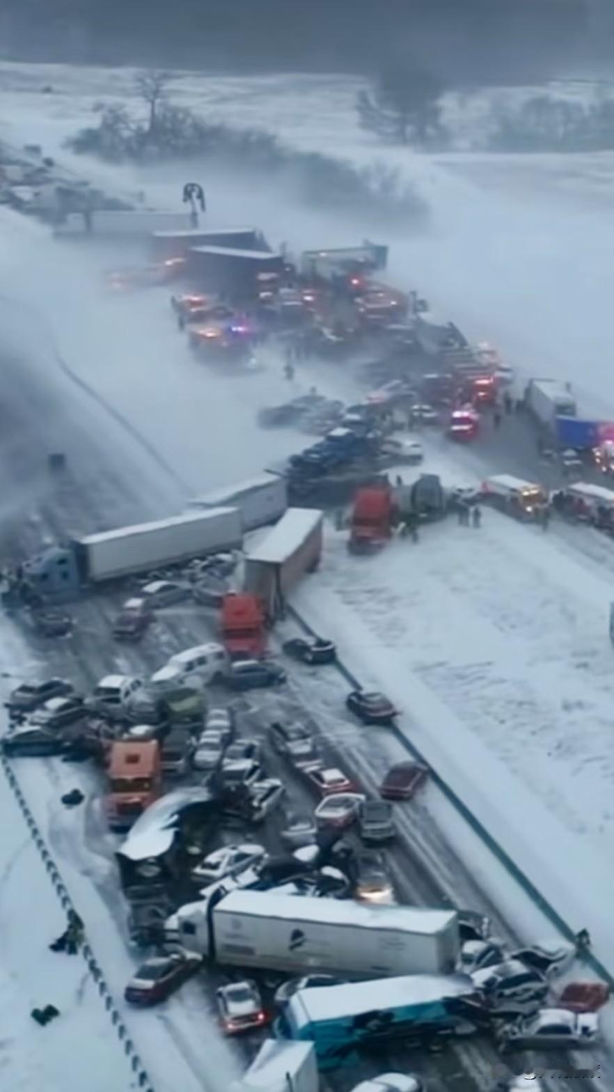 近日50辆车连环相撞，无人受伤交通事故 车祸现场 震撼场面