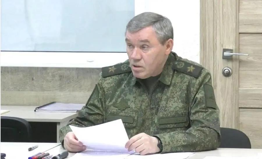 俄军总参谋长瓦列里·格拉西莫夫大将视察了目前正在第聂伯罗彼得罗夫斯克方向作战的中