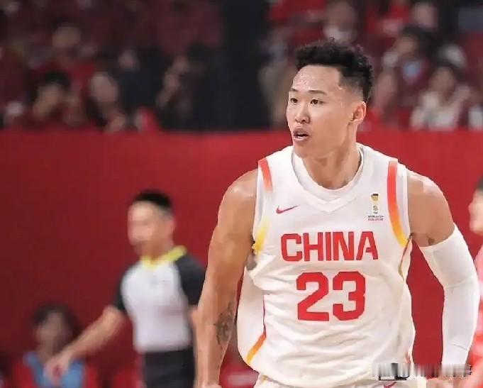 男篮这是开窍了吗？两人可打高分。
中国男篮热身赛对阵实力不俗的乌拉圭队，整体表现