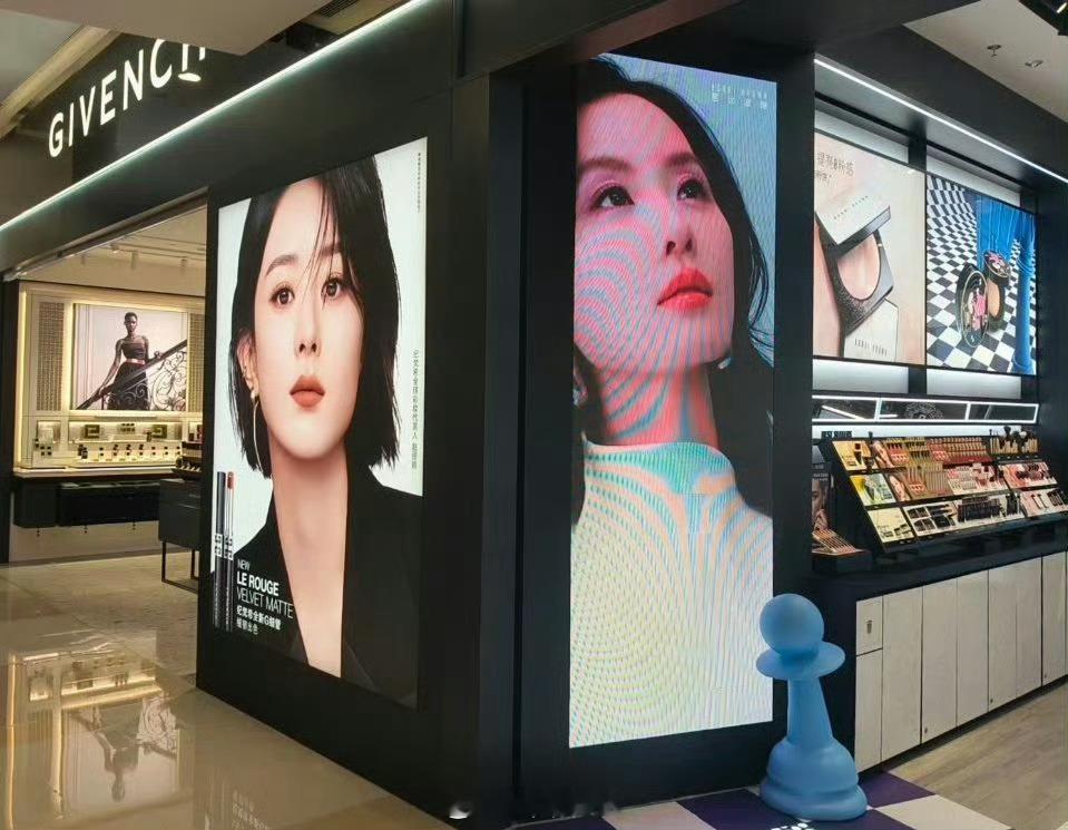 《谁与争锋》 ​​​