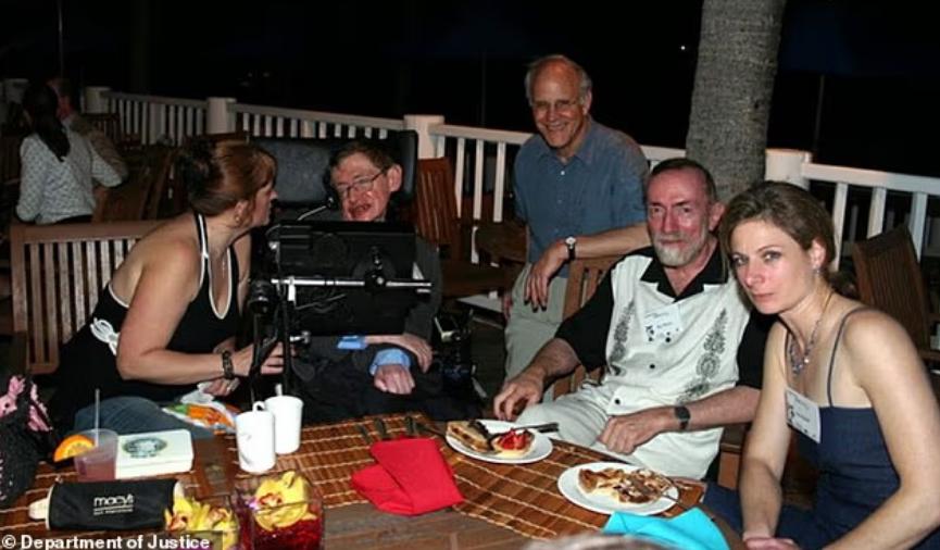 别被比基尼艳照误导！霍金家族回击传言 称他是科学界“体育冠军”