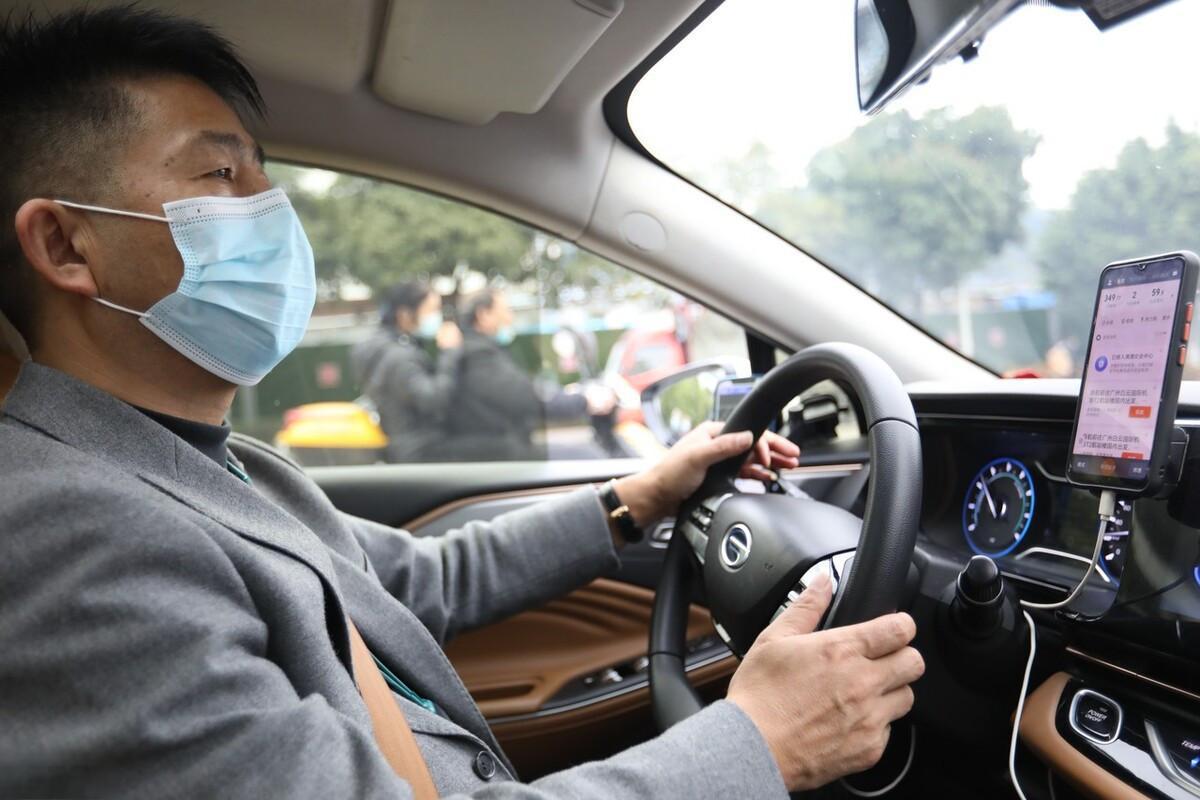 开网约车3个月，我劝你别来
凌晨2点，终于把最后一位乘客送到家🏙️ 停好车腿都