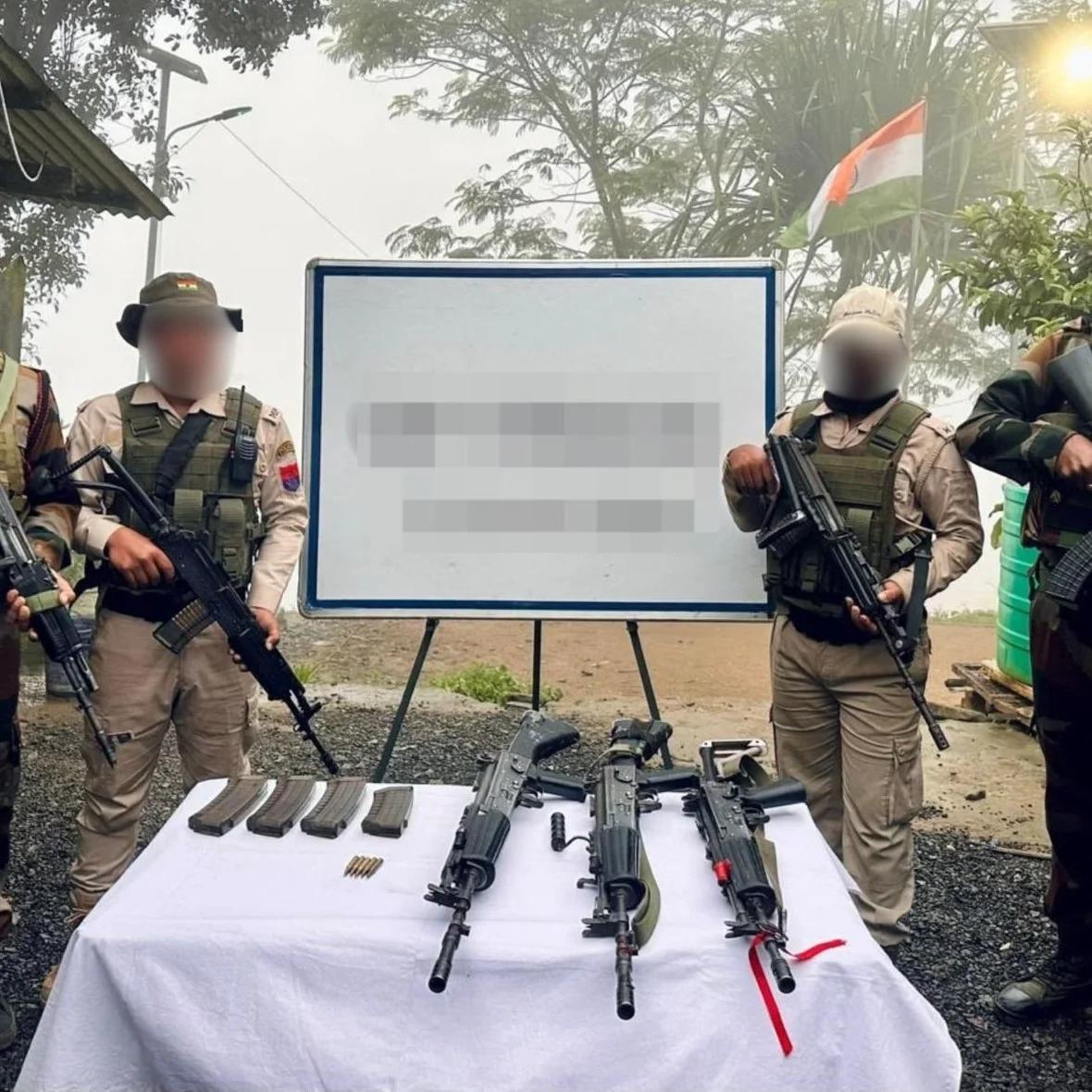 印度警察部队展示神剑Mk-1 & INSAS 1B1步枪