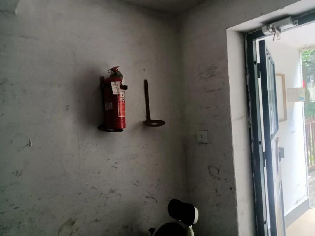 消火栓箱严重变形，无法正常打开……这些消防安全隐患需立即整改