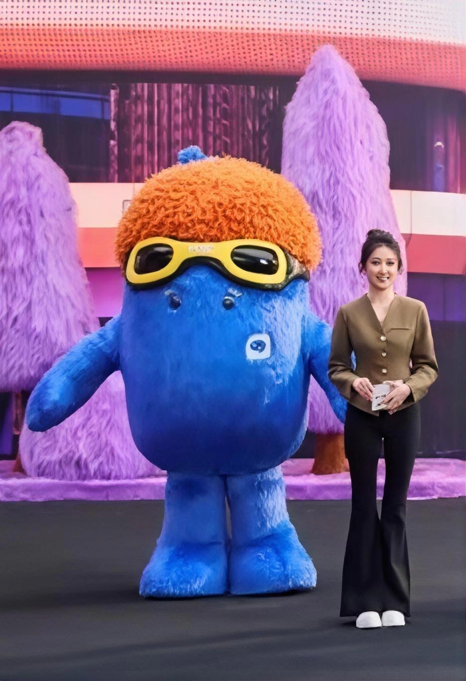 我觉得地平线的吉祥物也可以是右边做的这个。参加活动后人们可以拿回去给孩子玩，万一