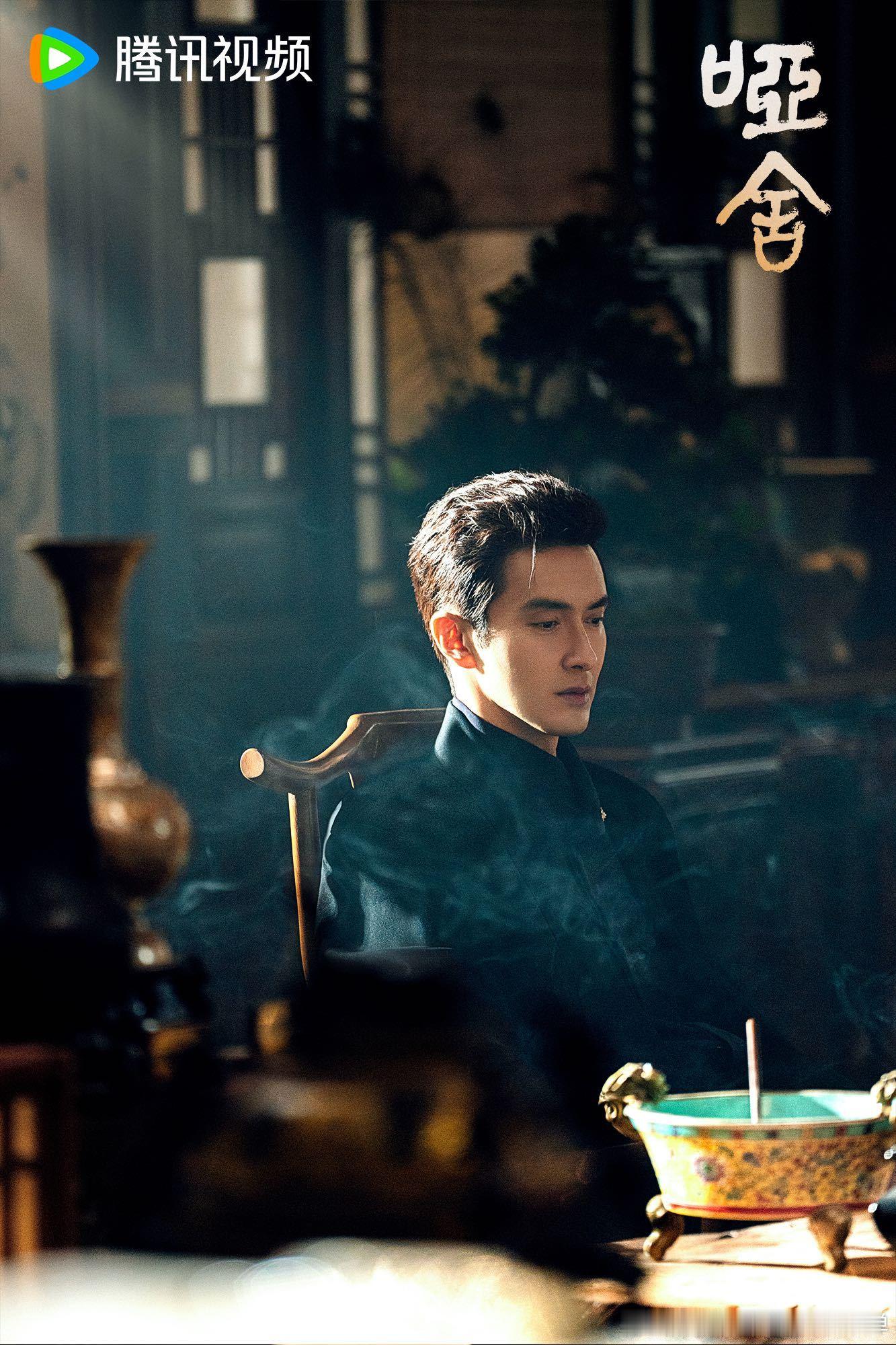 #高伟光红毯上好忙##高伟光红毯接力赛# 高伟光在红毯上忙得不可开交，但他始终保