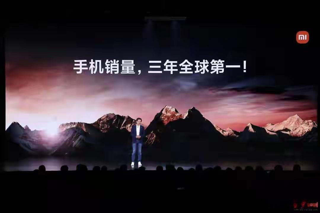 在2022年的时候，雷军喊出了小米手机销量，三年全球第一的口号，现在一步步在接近