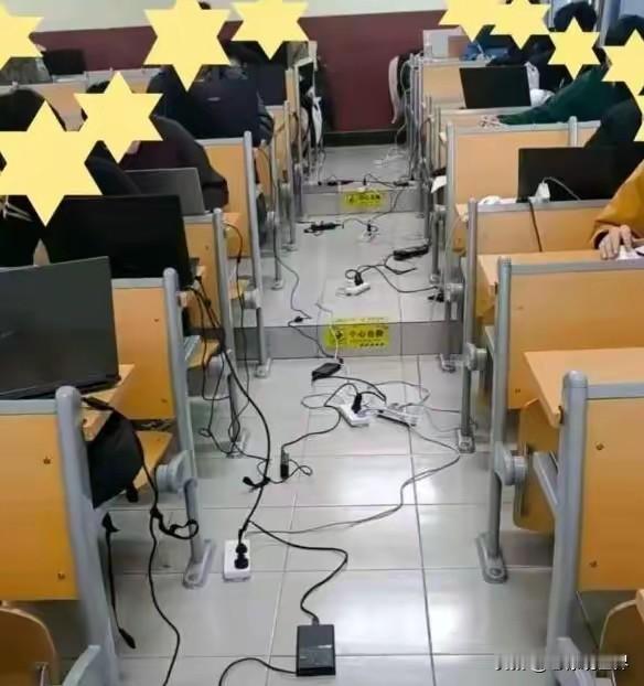 北科大考场插排事件火了：别拿性别给人性贴标签
 
北科大材料学院这场4小时开卷电