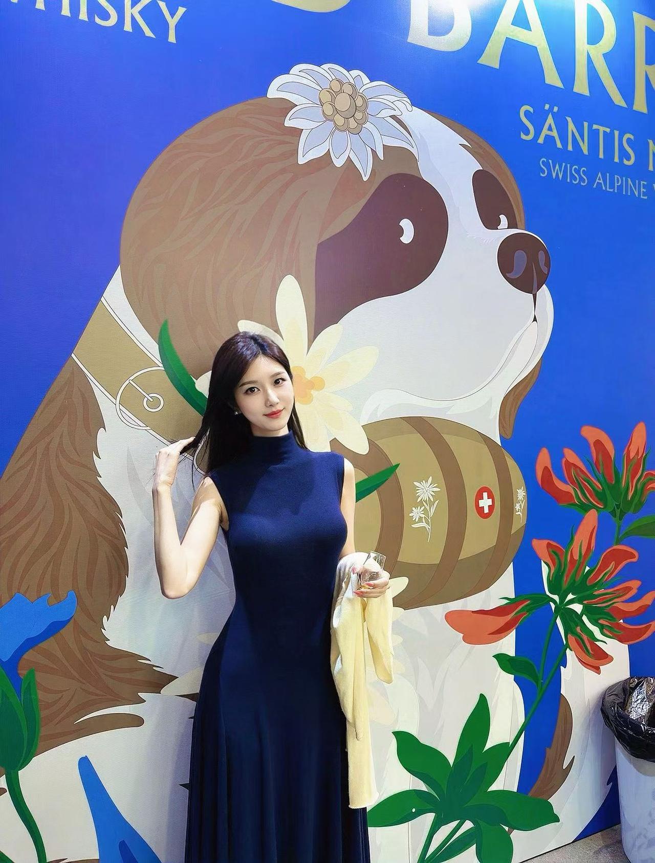 瑜伽美女捞鱼