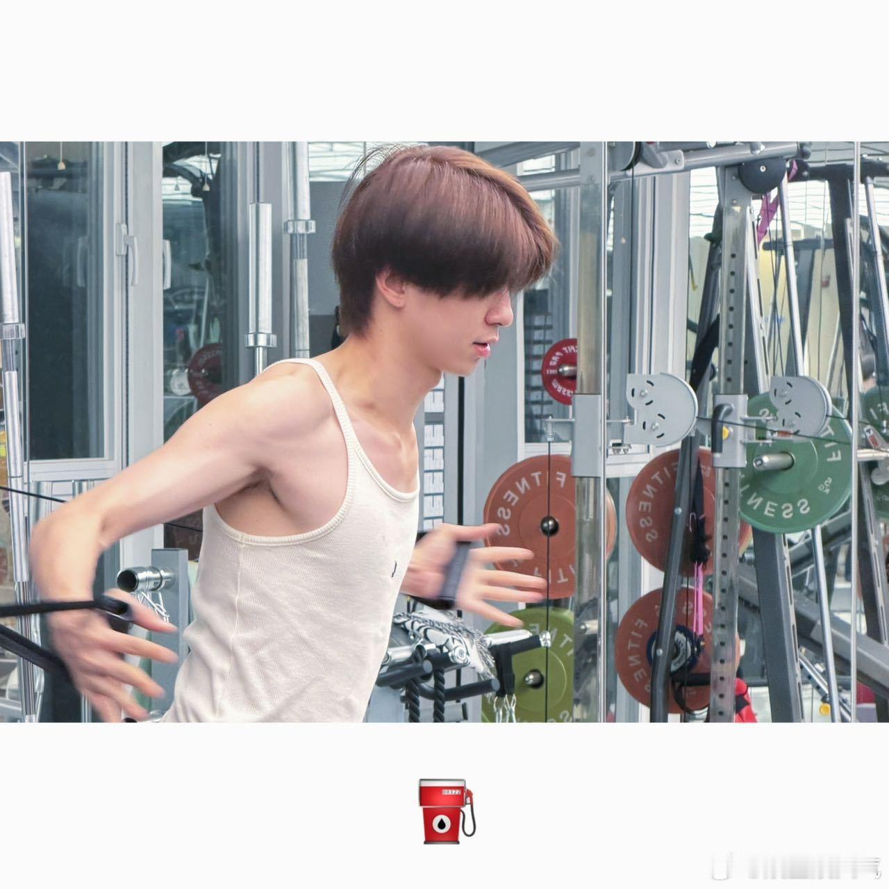 何浩楠首个个人巡演官宣何浩楠HEART巡回演唱会终于盼到何浩楠个人巡演消息，HE