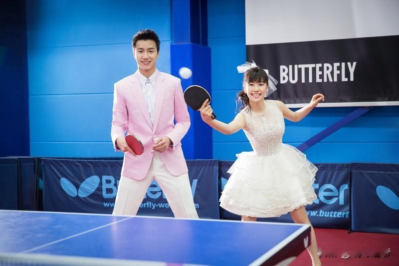 福原爱再婚怀孕的消息引发热议，这种两极分化的舆论现象令人深思。有人欣赏她的亲和力