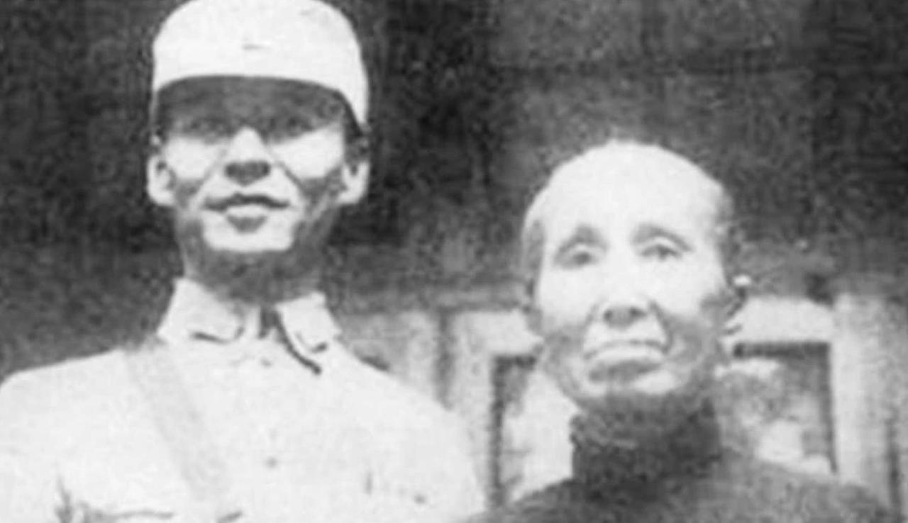 1950年，周总理为蒋介石亲信求情，主席为何坚持枪决。

1950年，周总理拿着