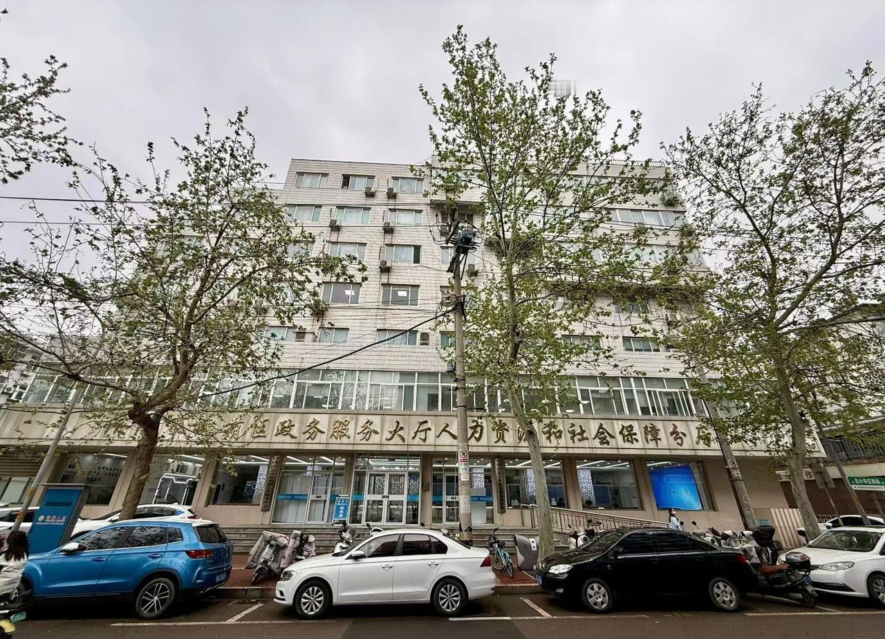 全国目前我就青海新疆没开过庭，但是走遍全国的人社局，仲裁庭也有上百个了，但是只有