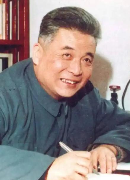 邓稼先临终前，为了让国家不再落后于人，他联合于敏向中央表达了自己的看法：世界上的