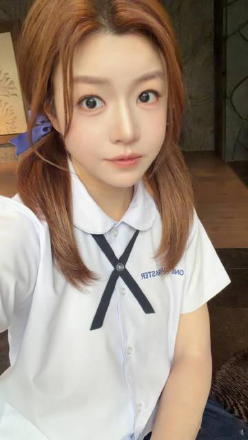 陈妍希今天是不二家希陈妍希泰式校服双马尾谁被陈妍希惊艳到！泰式校服搭配双马尾造型
