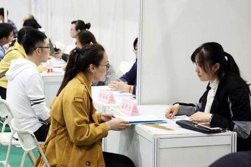 中央亮剑了，十五五规划直接把“遮羞布”扯了下来。5000万大学生，满大街的本科文