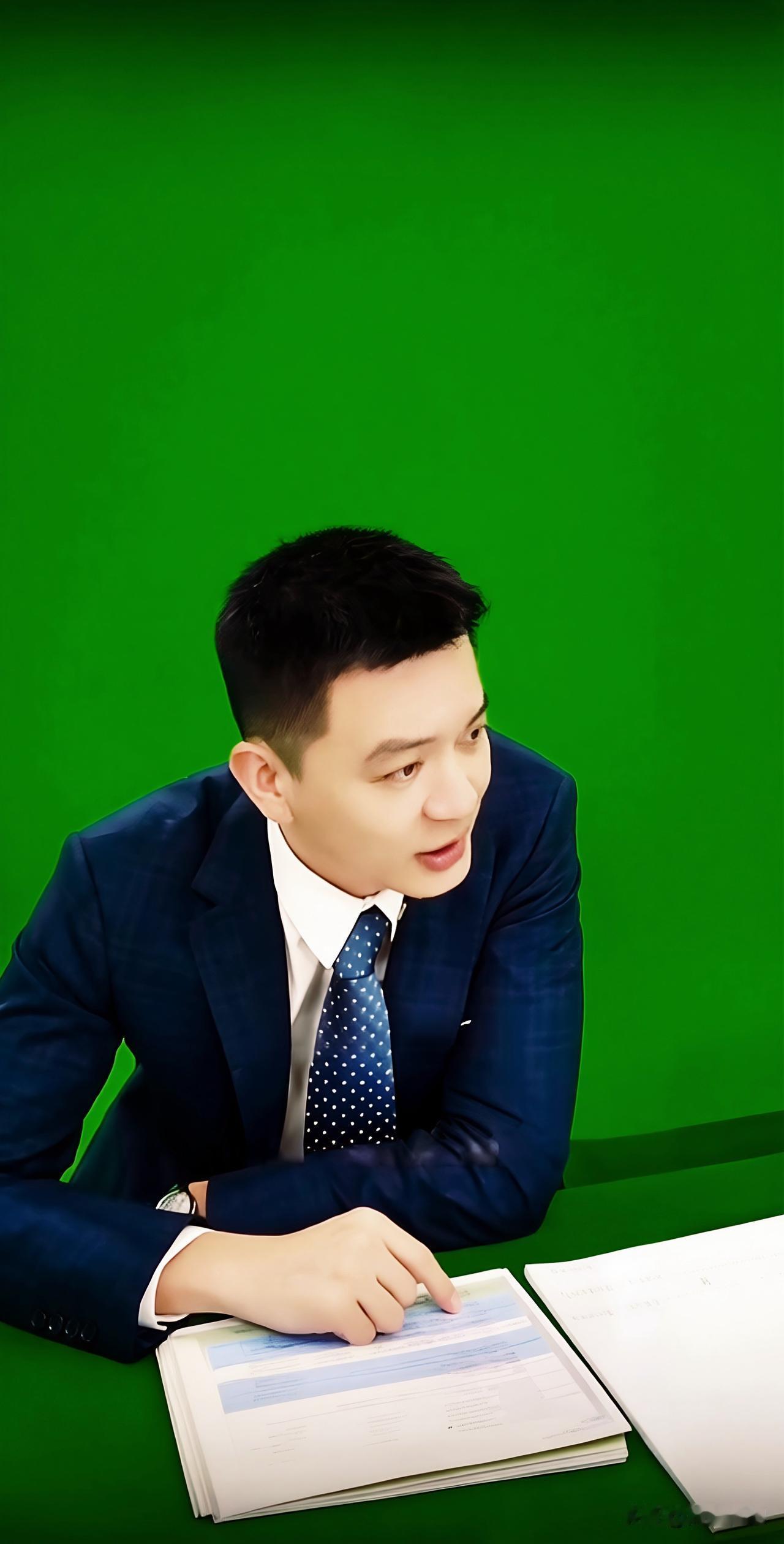 黑粉难掩，杨鸣本色

关于，杨鸣的争议与抹黑，从来都绕不开一个荒诞的逻辑，黑粉们