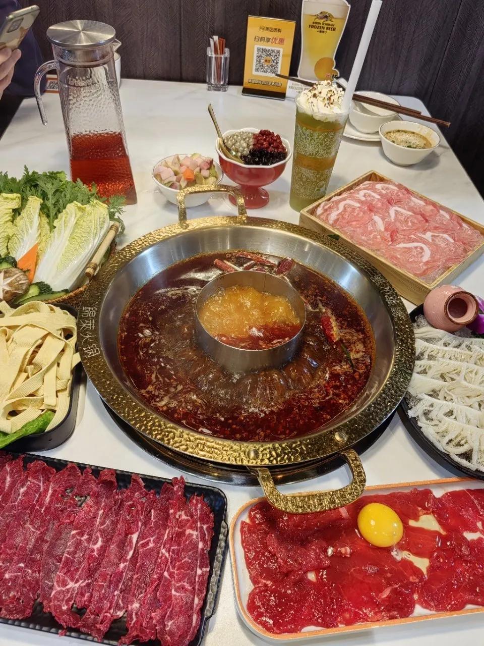 外出吃火锅，真的又暖和又好吃了