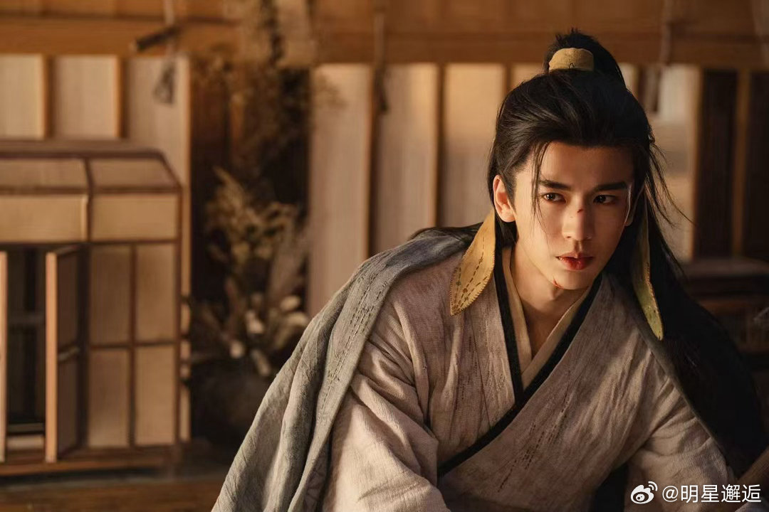 张凌赫感谢惠英红推荐逐玉 有实力的演员总会被看见，惠英红老师的认可就是最好的肯定