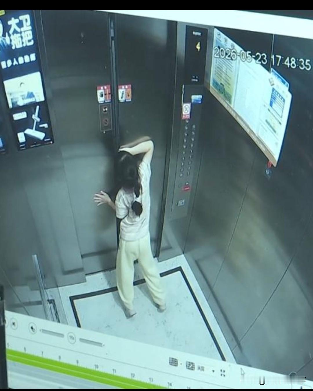 两个9岁女孩被困电梯，轮流按紧急按钮求救50次，消控室保安接通后，只丢下一句话：
