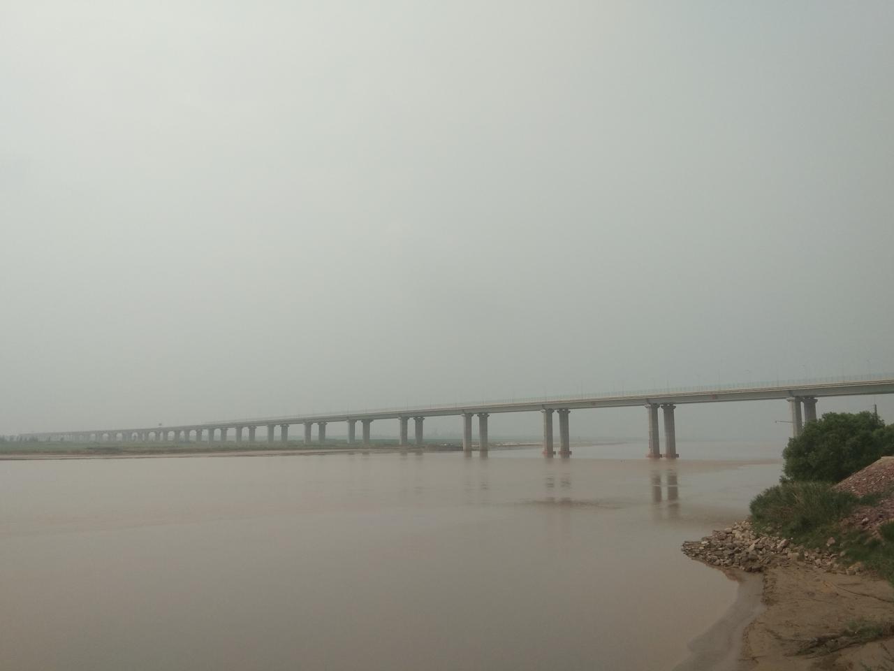 为什么说黄河在河南巩义段属于巩义内河？

黄河在巩义北部蜿蜒东流，但无论在孟州市