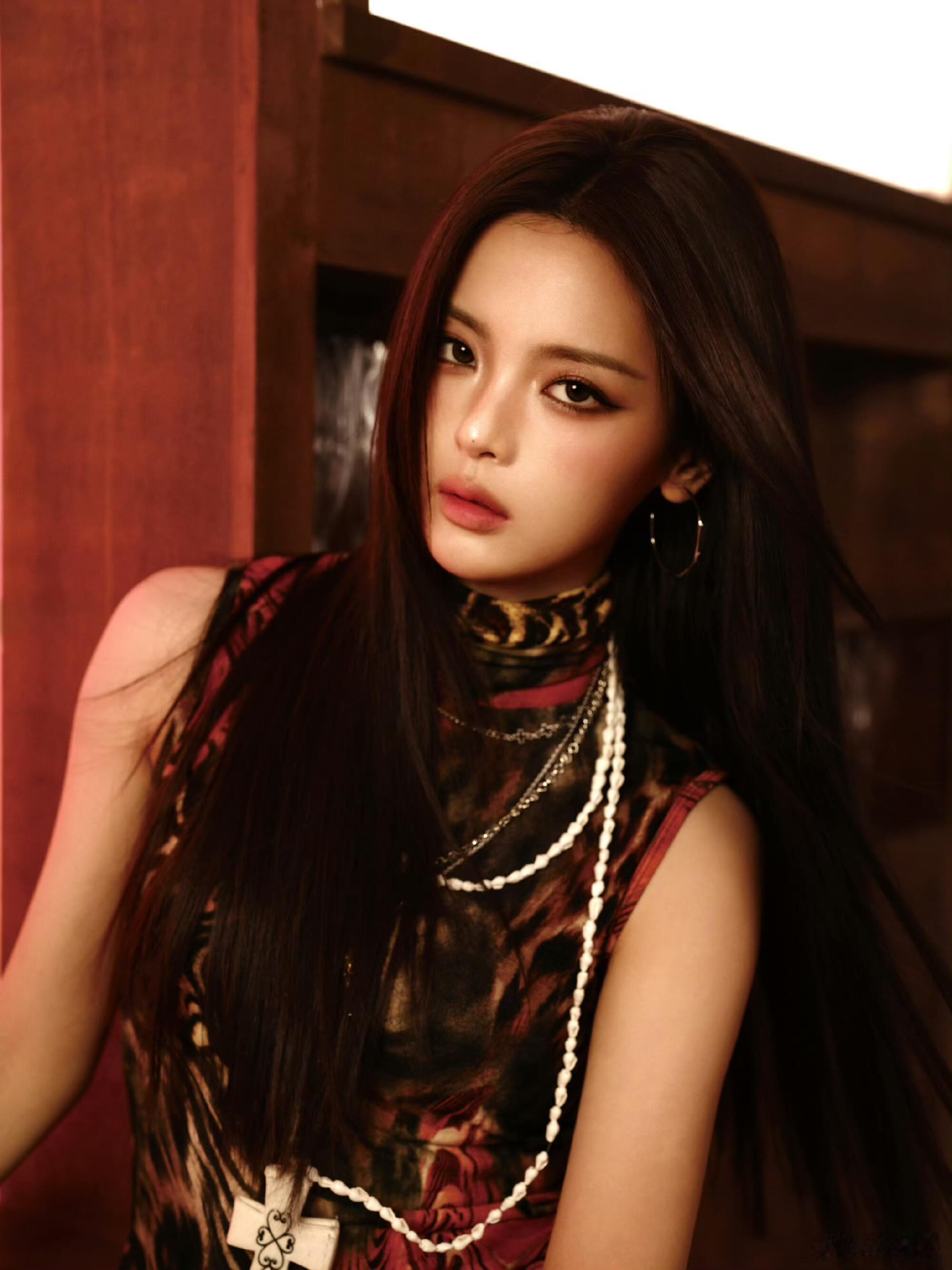 杨超越今日复古千禧LOOK 