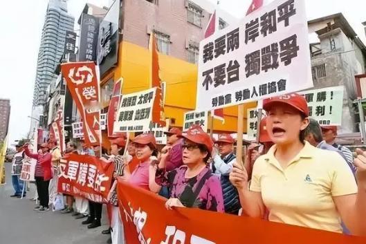 台湾你根本就不用打，打它干什么？台湾加上个小岛，大陆只要把台湾海峡划成个战区就行