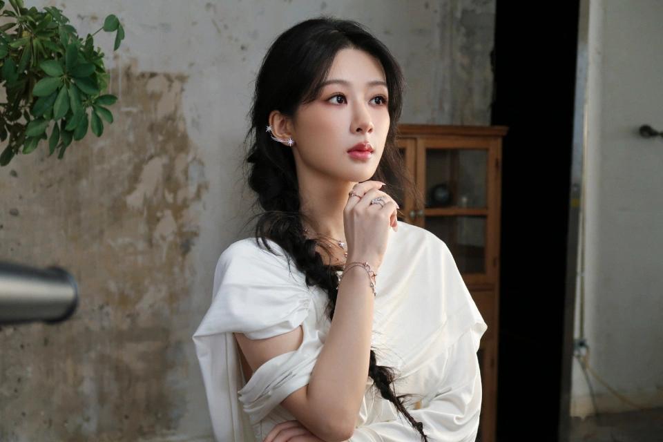 1、杨紫主演的《玉兰花开君再来》拟定寒假档备播。2、《偏偏宠爱》项目也降级了，目
