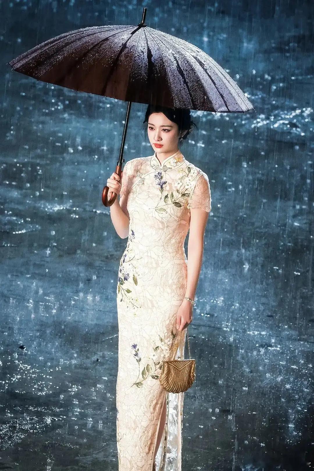 长相大气，身材好，王楚然拿什么输 