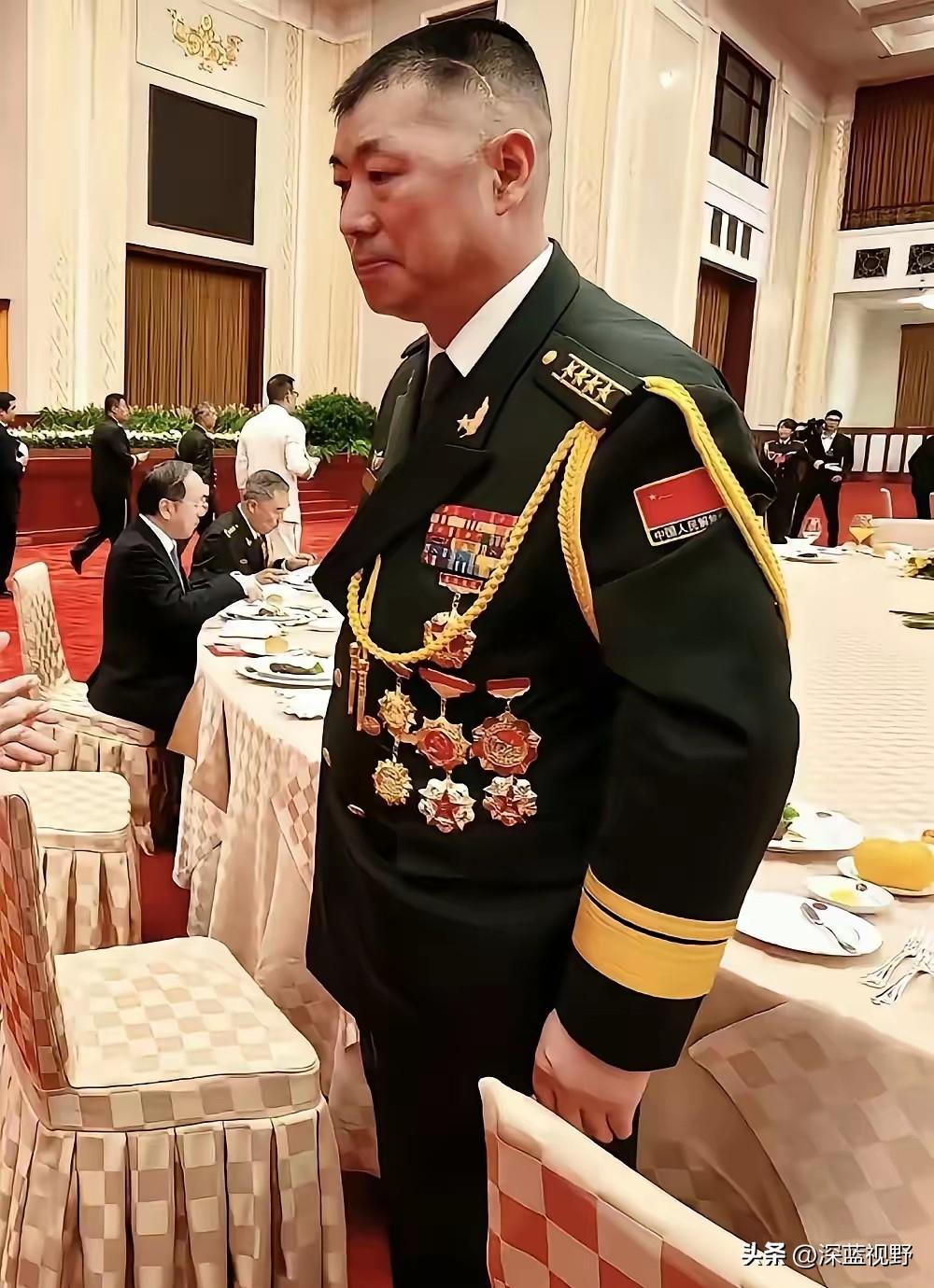祁发宝作为“卫国戍边英雄团长”，2022年晋升副师职、大校军衔，这份来自全国人民