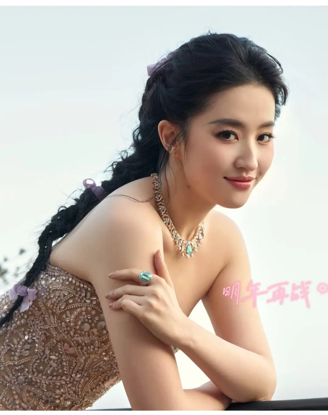 震惊，宝格丽高珠竟然是靠抢的。刘亦菲这带货能力也太强了吧？