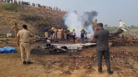 突发！印度飞机坠毁爆炸，高官当场死亡，莫迪发文哀悼。

当地时间2026年1月2