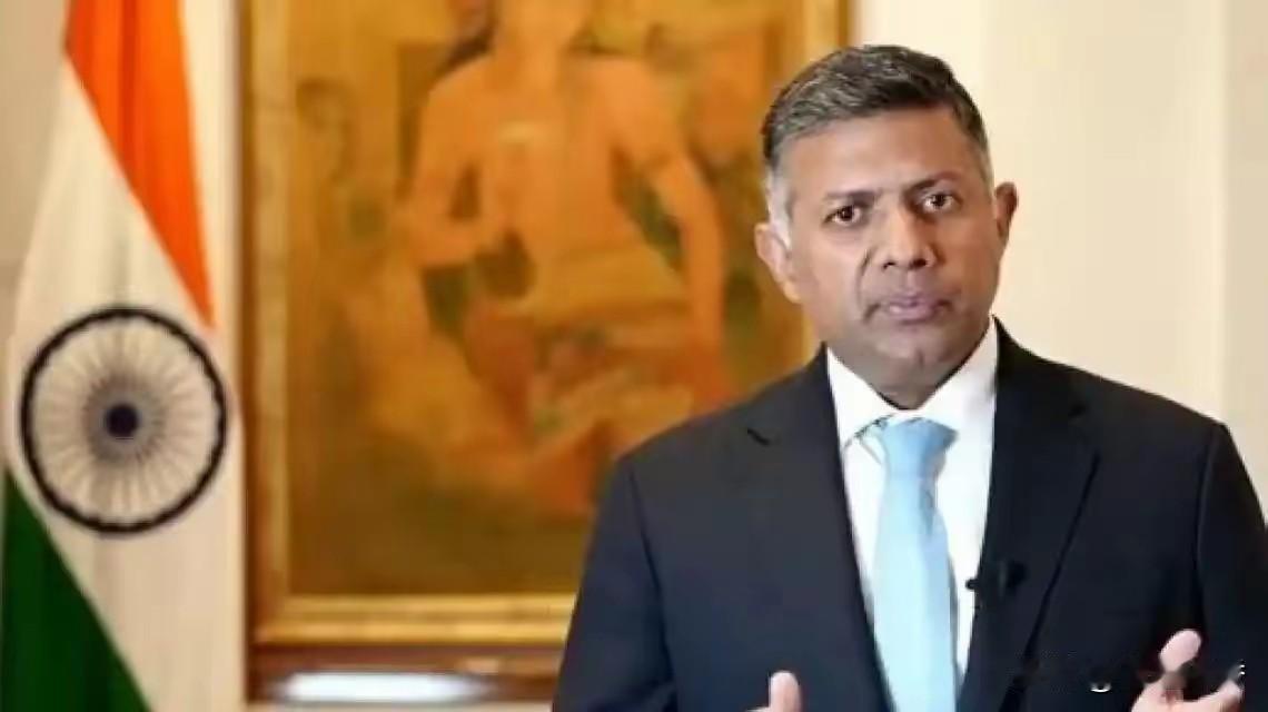 机会主义印度开始采取向邻国靠近的政策。印度部长说，世界充满不确定是真，印度要加强
