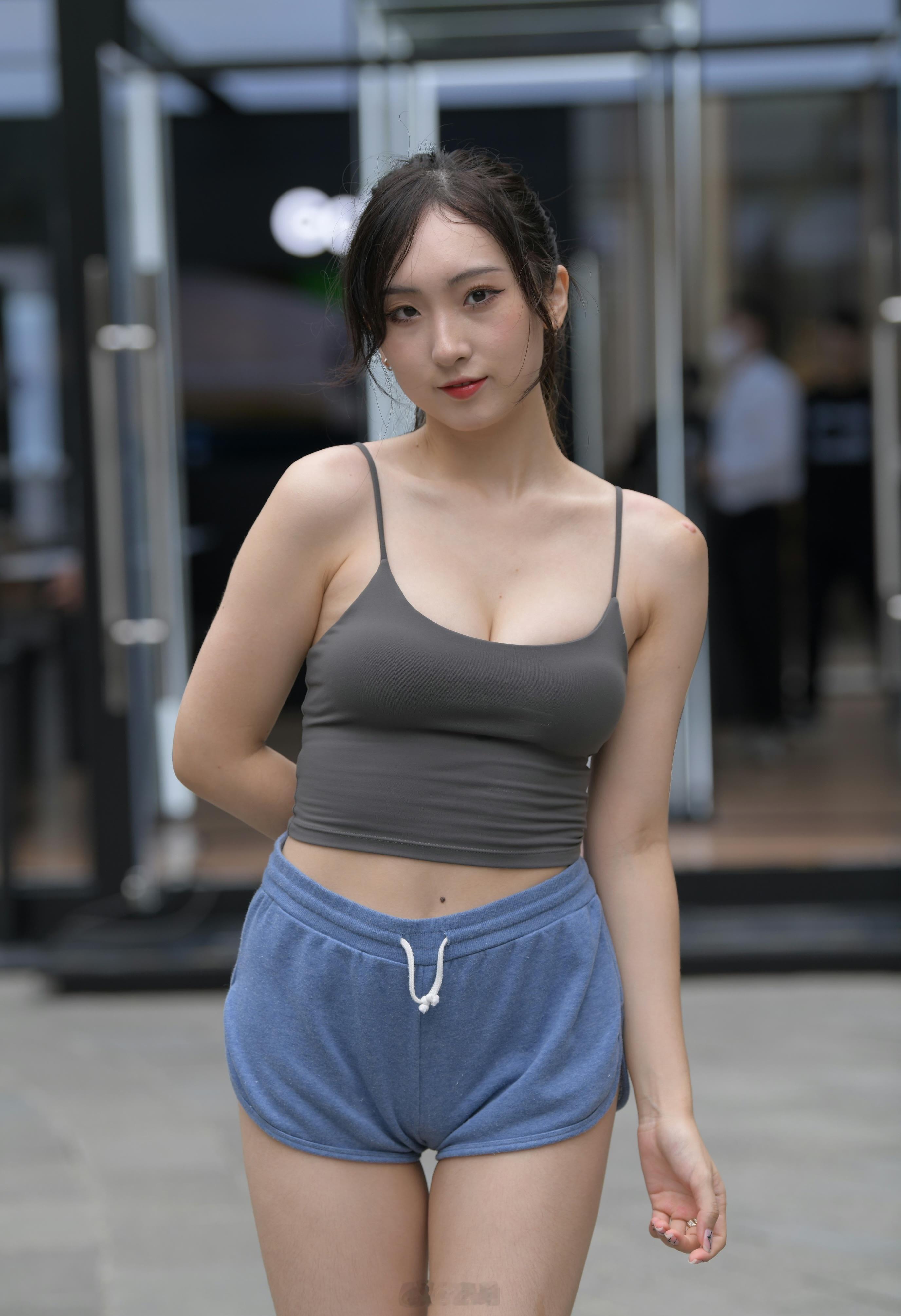 小姐姐出门晨练吧？ ​​​