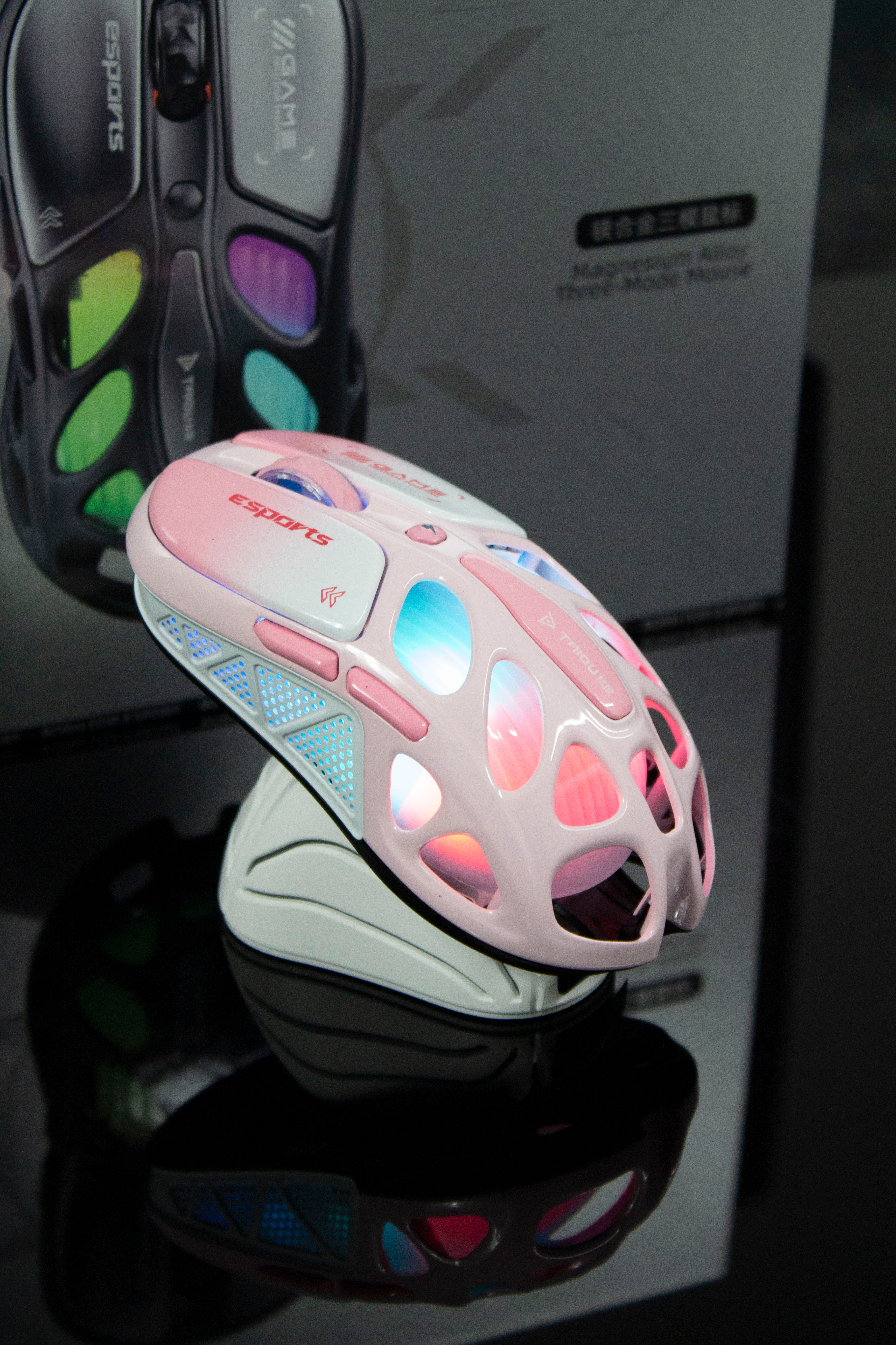 洞洞鼠标准备上货了，限量100套，鸽鸽粉丝专属，正式上架4月8日。赠送一张钛度专