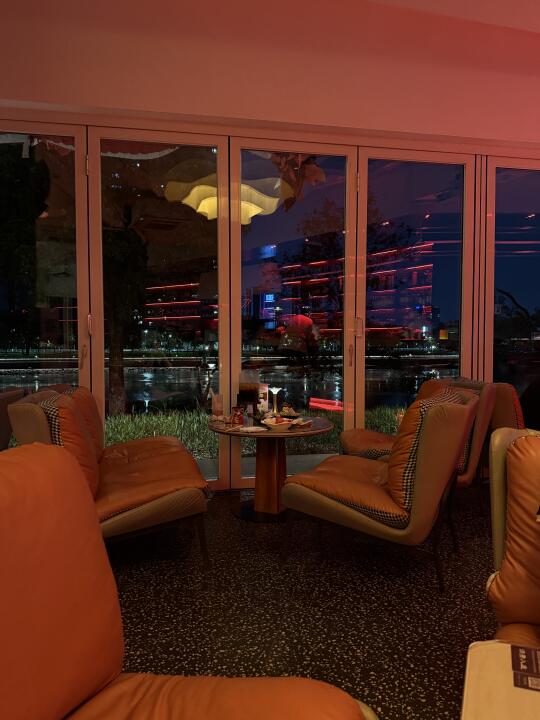在东莞会反复去的江边漂亮🍸bar…好chill！！