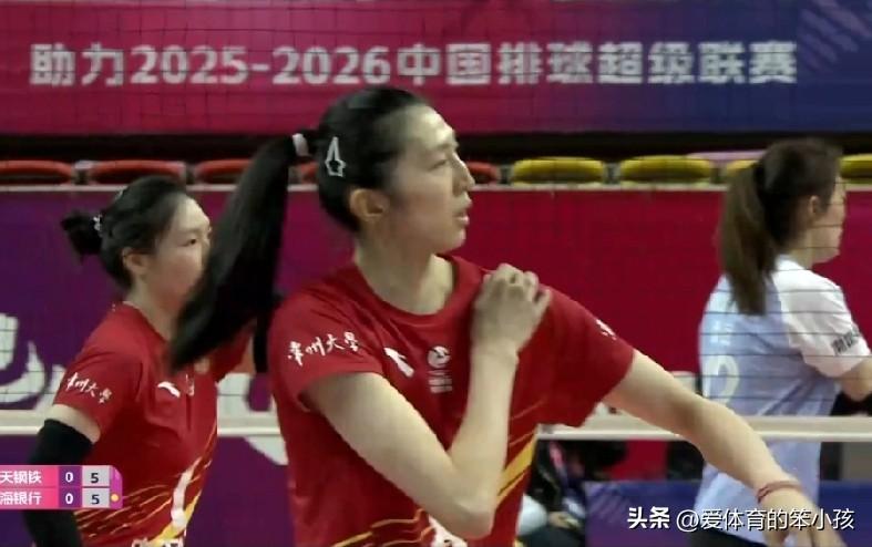 排超联赛的赛场上，每次江苏中天钢铁女排和天津渤海银行女排的交锋都是话题度满满，也