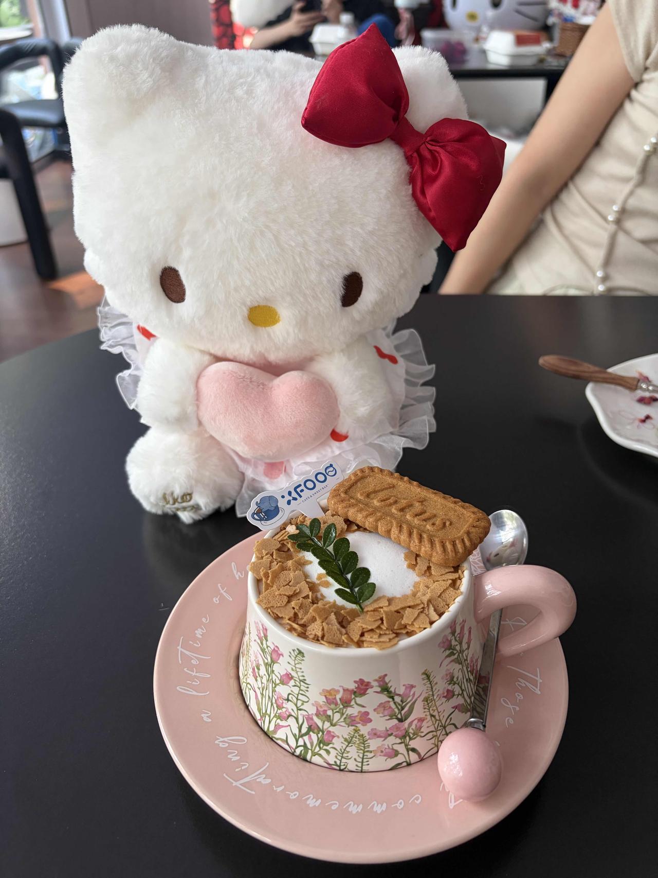 红蝴蝶结+粉色杯具
今日甜度拉满，可爱永不打烊
你们的下午茶一般都喝什么？
