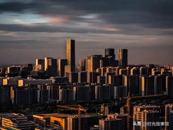 冲刺万亿之城！扬州十五五开局定调，百姓实惠看得见
 
土生土长扬州人，一直盯着家
