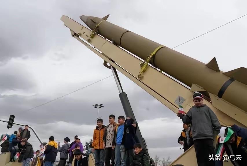 就在刚刚，
​伊朗发动斩首打击！
​3月2日，伊斯兰革命卫队正式宣布：发动了新一