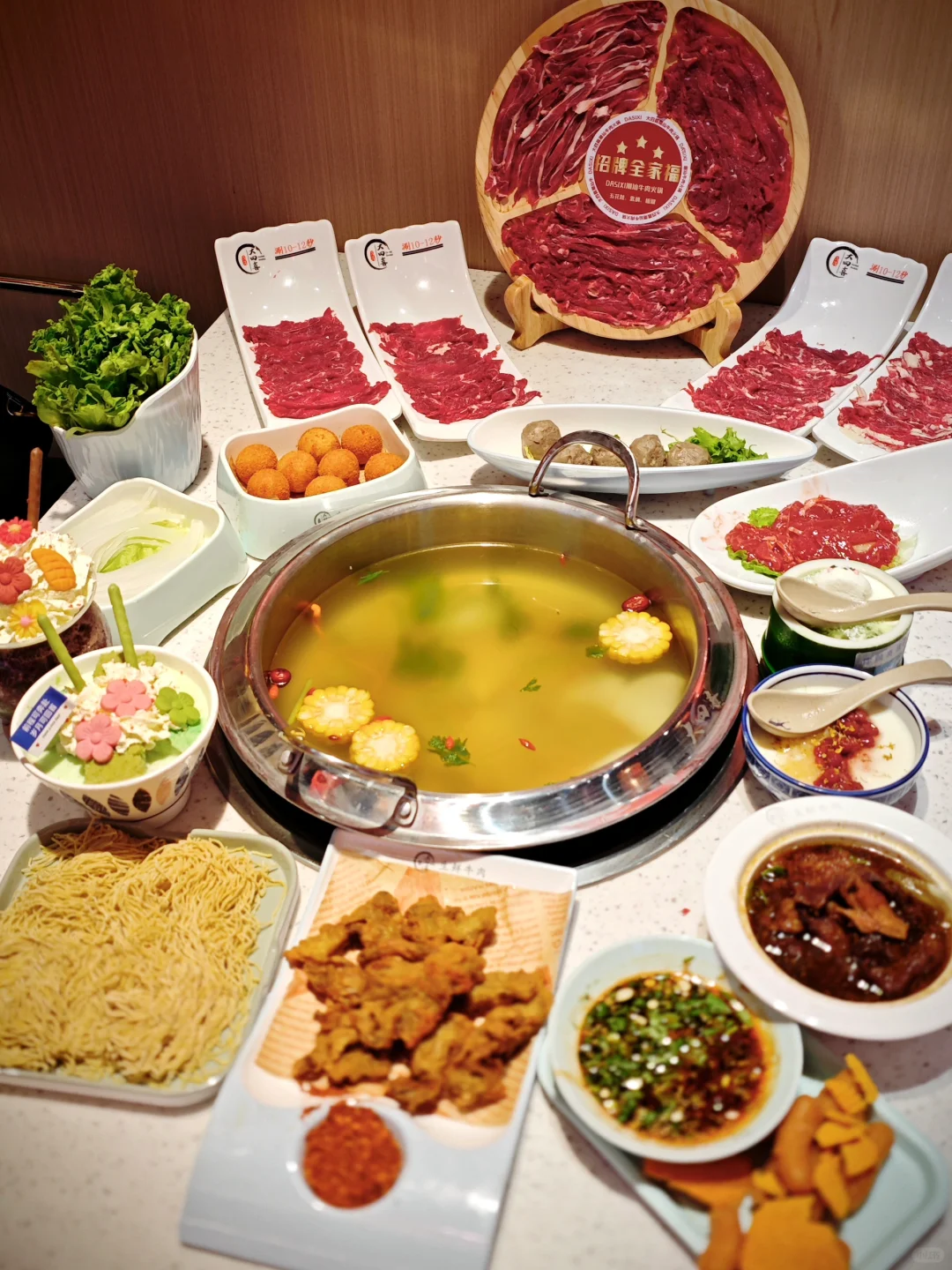 这一口也太鲜嫩了吧！！！潮汕牛肉火锅我的❤️