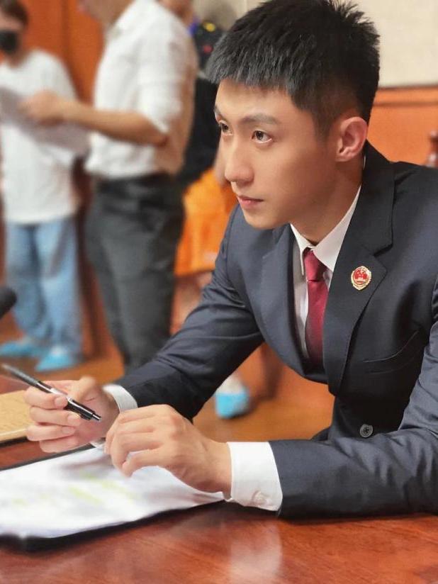 #艺术分享# 感谢推荐，刚看完黄景瑜、白百何、王丽坤领衔主演的五一档电影《检察风