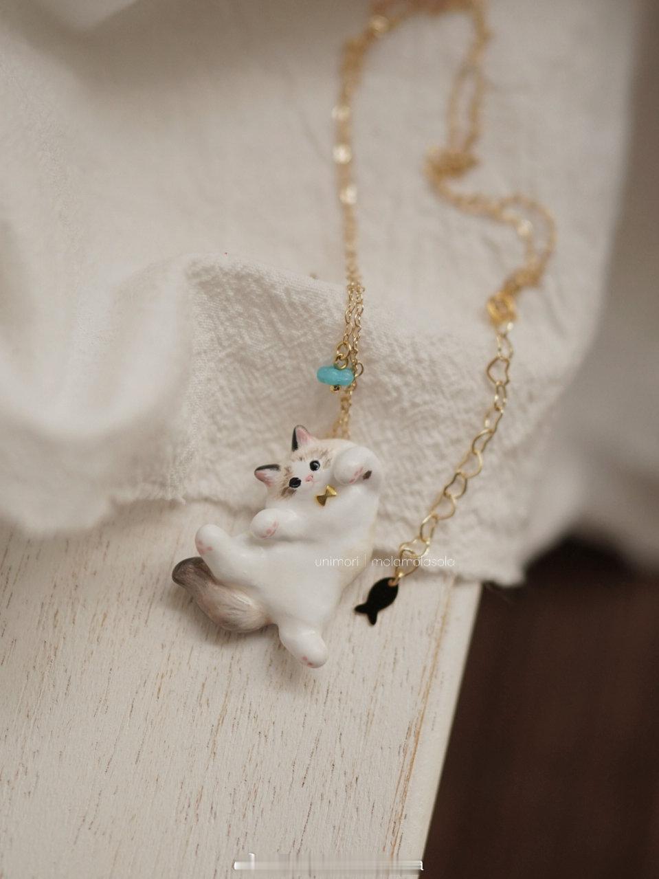 小猫小狗合影留念独角森林士多