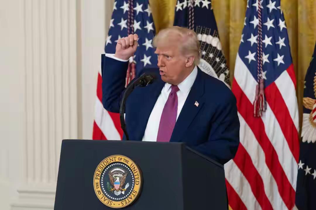 美国白宫枪击案，还好只是虚惊一场！
4月25日，白宫晚宴上突发枪击案。彼时，总统