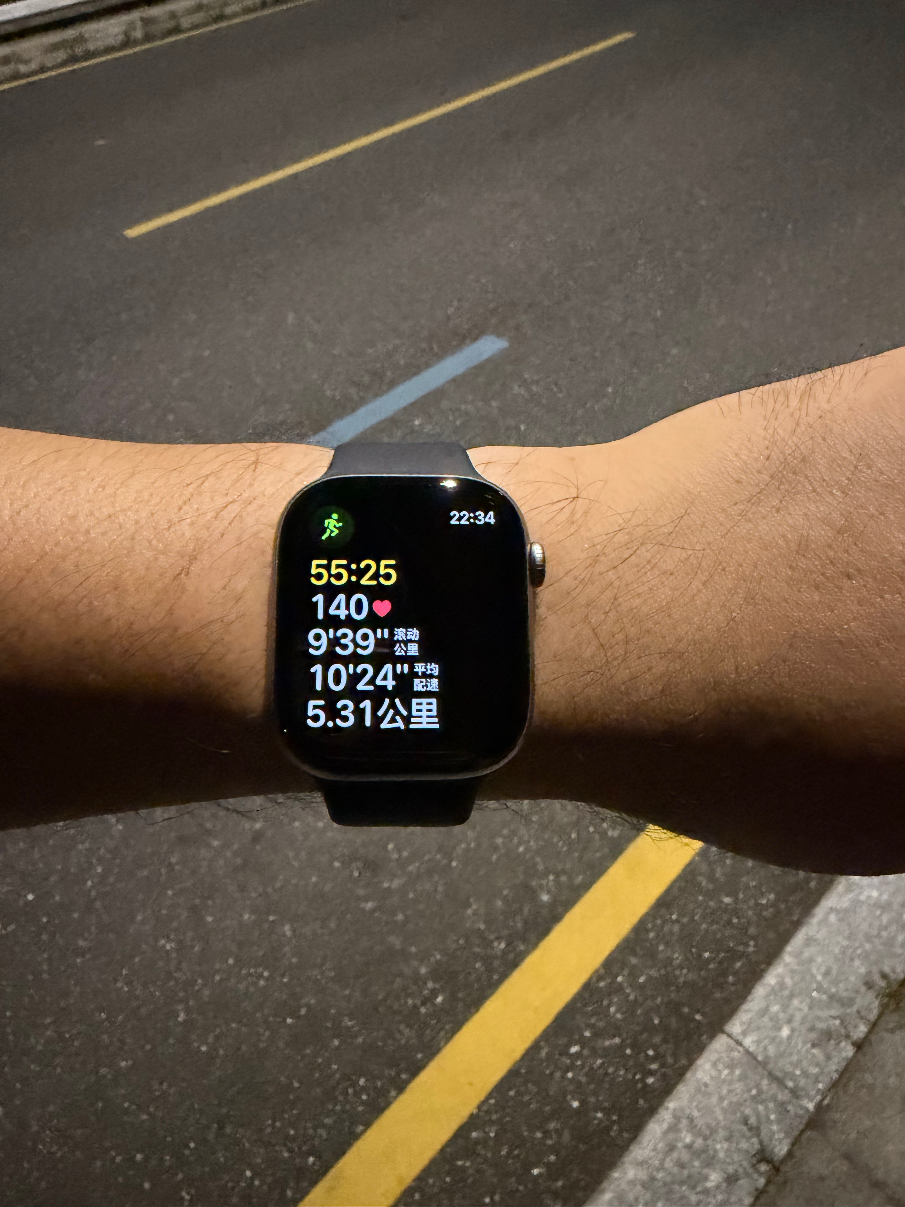 没跑，纯跟散步差不多，走的比较快一点而已[思考]  ​​​