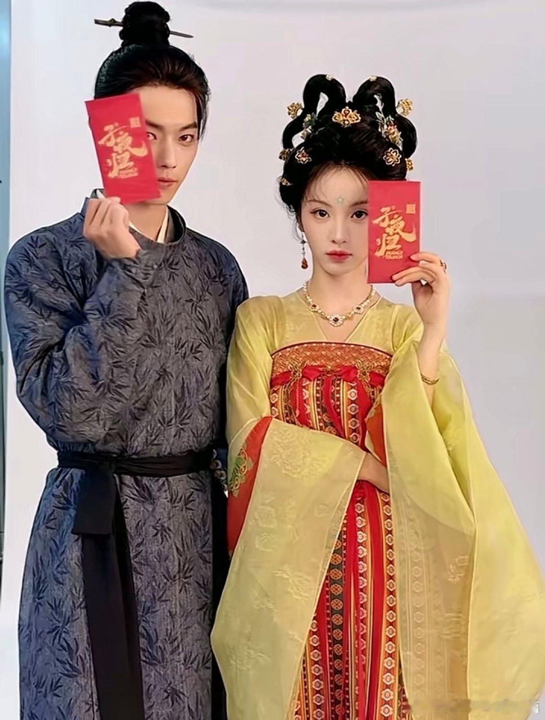 子夜归妆造。田曦薇这个头发真好看，发包足，貌似是汪涵做的。 ​​​